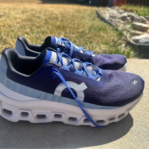 On Running Cloudstratus Blue and White Shoes - Picture 2 of 8